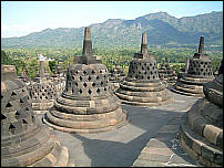 Borobudur-auf einer runden Stufe