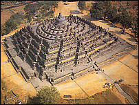 Borobudur-Tempel von oben - Foto: Agus Leonardus