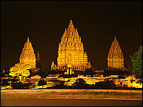 Starke Kulisse des Prambanan Tempels