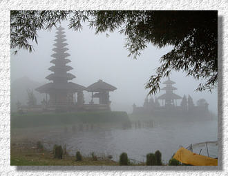 Nebel beim Pura Ulun Danu