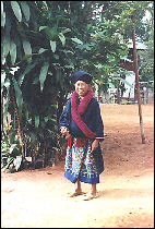 Ältere Frau vom Bergvolk der Yao