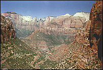 Aussicht am Canyon Overlook Trail auf Zion NP